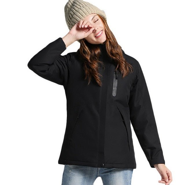 Manteau chauffant noir femme coupe longue féminine avec capuche et chauffage intégré USB